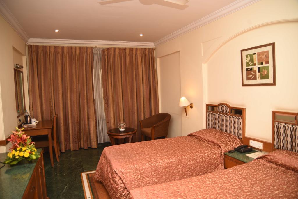 Hotel Maurya Бенґалуру Екстер'єр фото