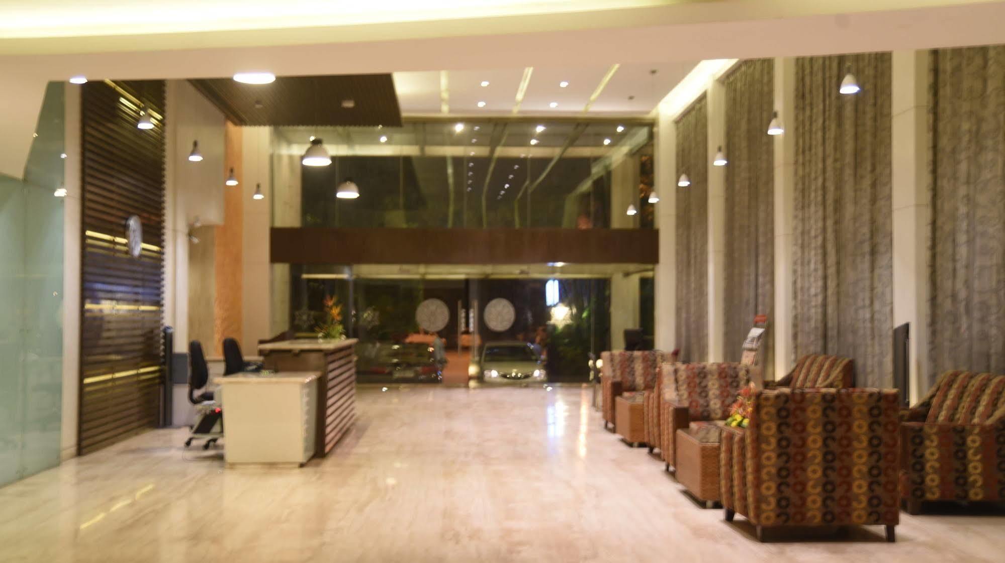 Hotel Maurya Бенґалуру Екстер'єр фото