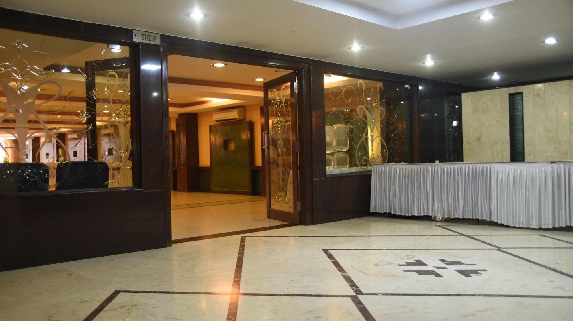 Hotel Maurya Бенґалуру Екстер'єр фото